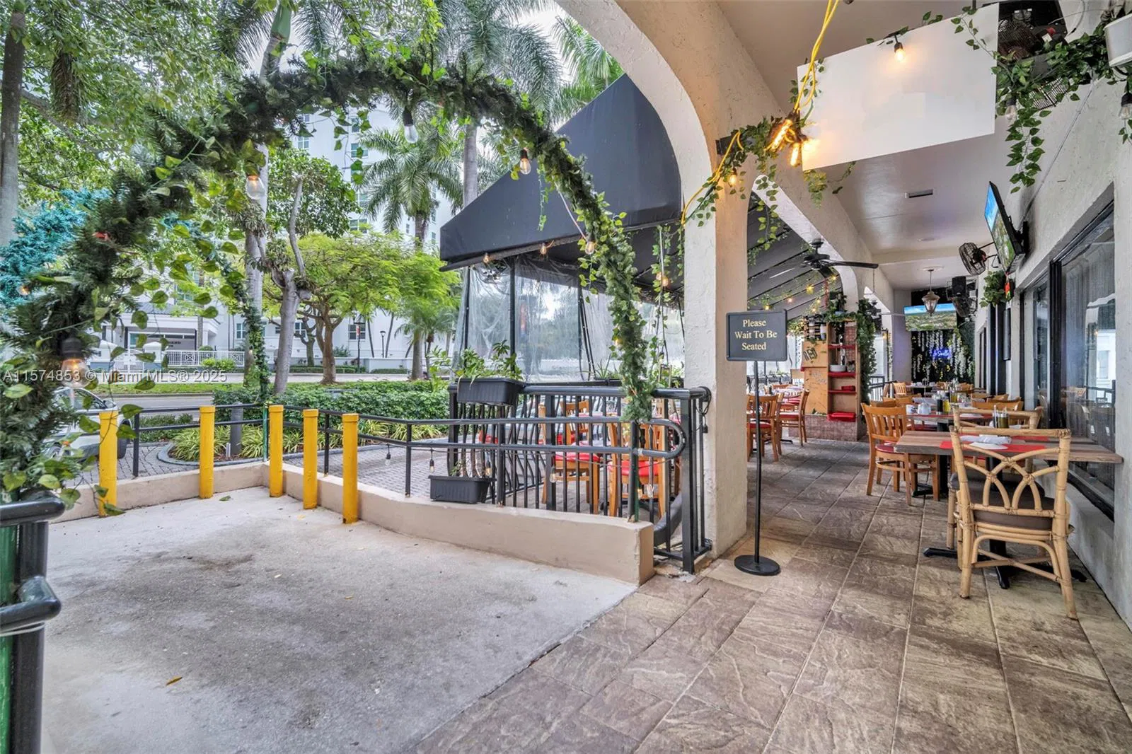 Premier Italian Restaurant with Full Liquor License