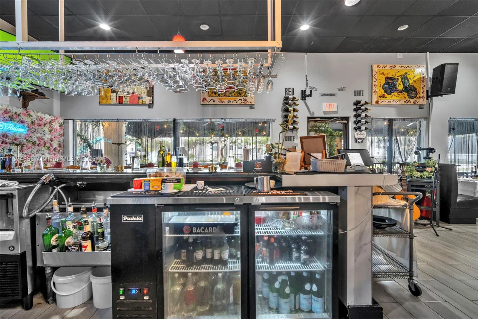 Premier Italian Restaurant with Full Liquor License