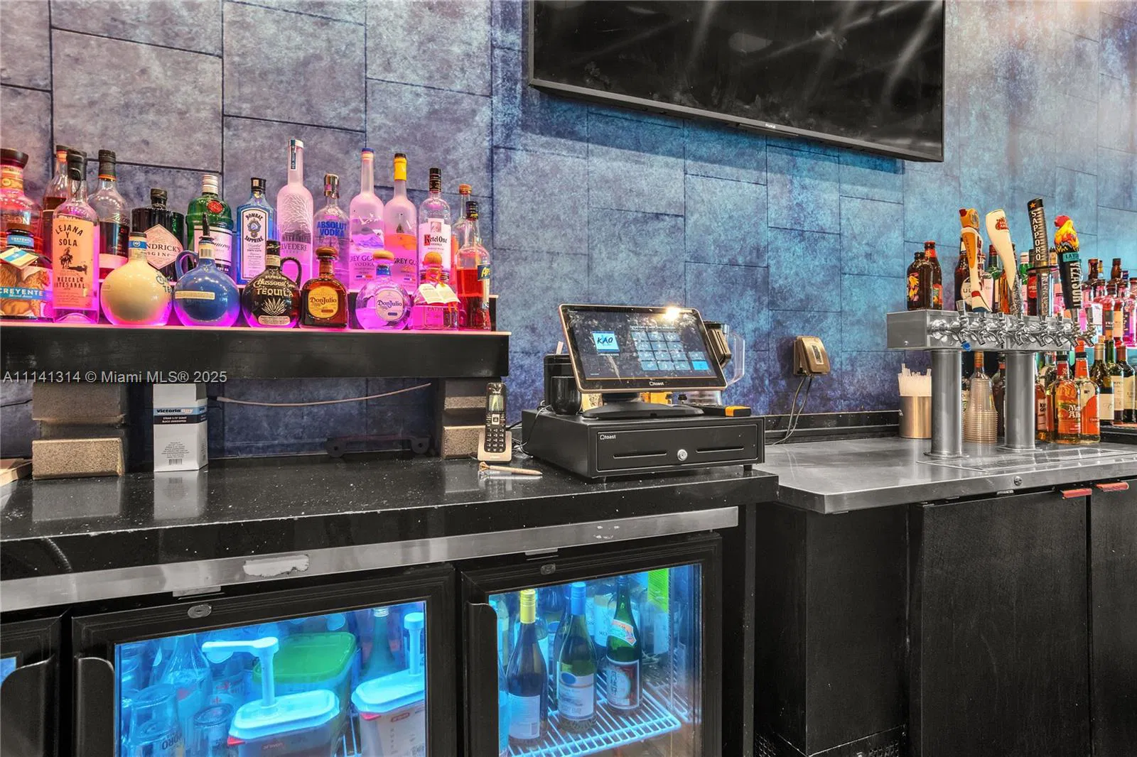 Turnkey High End Restaurant with Full Liquor License