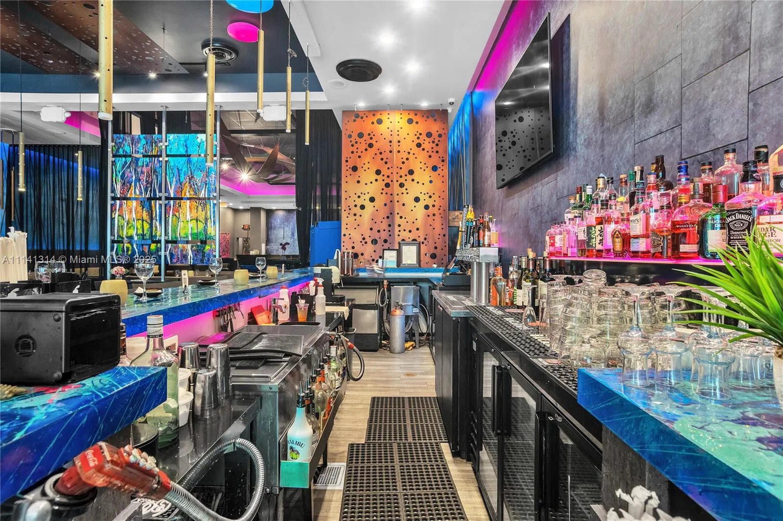 Turnkey High End Restaurant with Full Liquor License