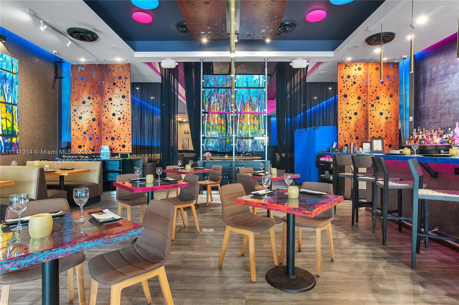 Turnkey High End Restaurant with Full Liquor License