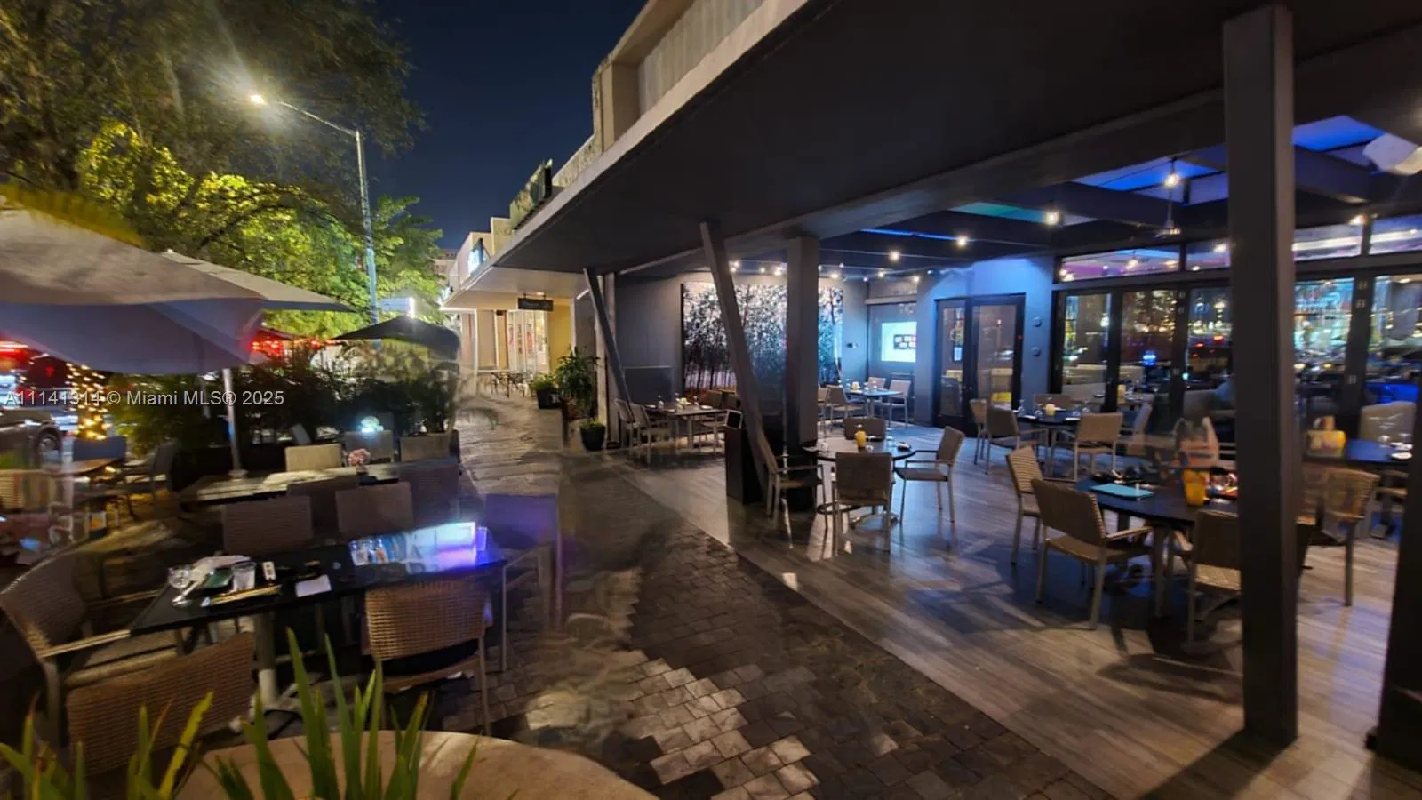 Turnkey High End Restaurant with Full Liquor License