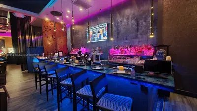 Turnkey High End Restaurant with Full Liquor License