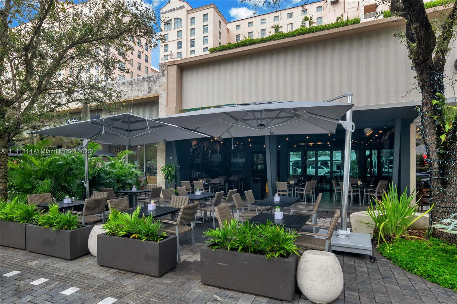 Turnkey High End Restaurant with Full Liquor License