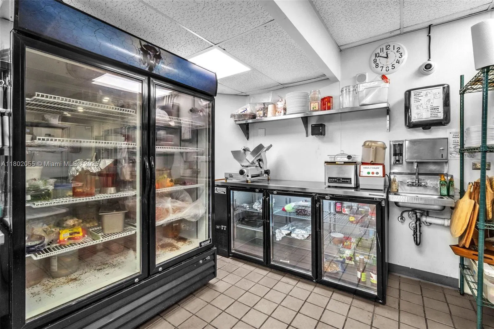 Thriving Mediterranean Restaurant with Prime Location and Loyal Clientele