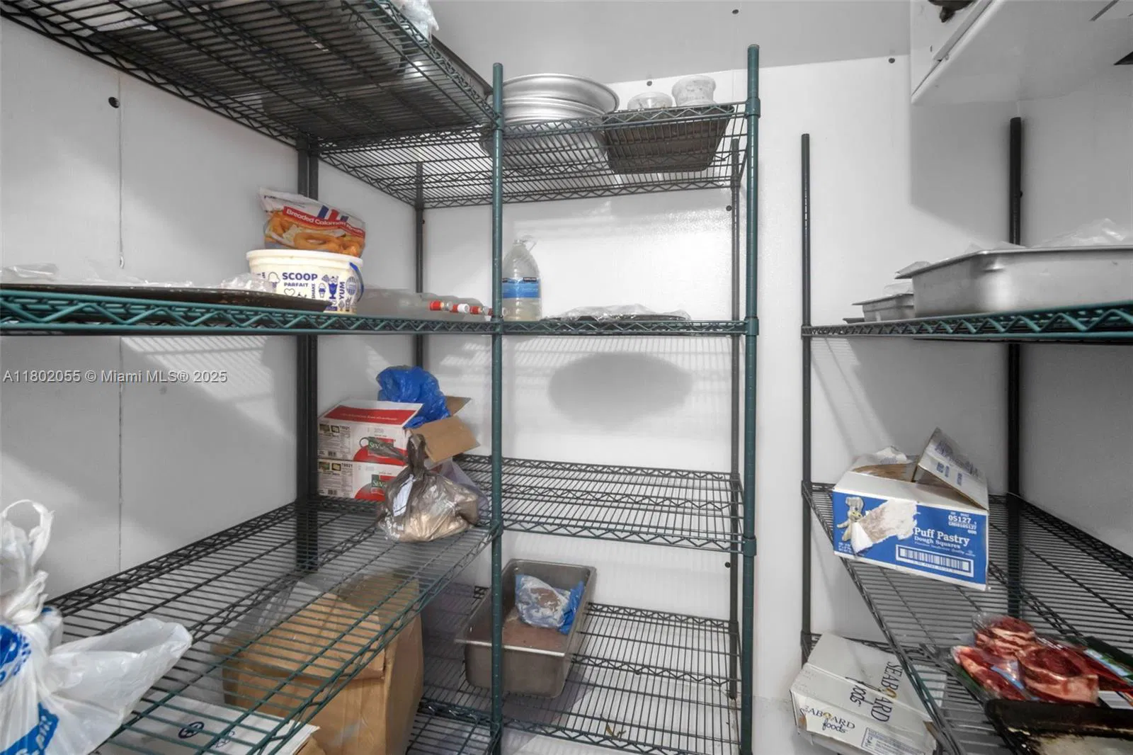 Thriving Mediterranean Restaurant with Prime Location and Loyal Clientele