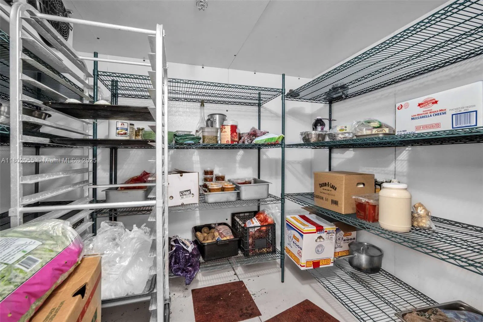 Thriving Mediterranean Restaurant with Prime Location and Loyal Clientele