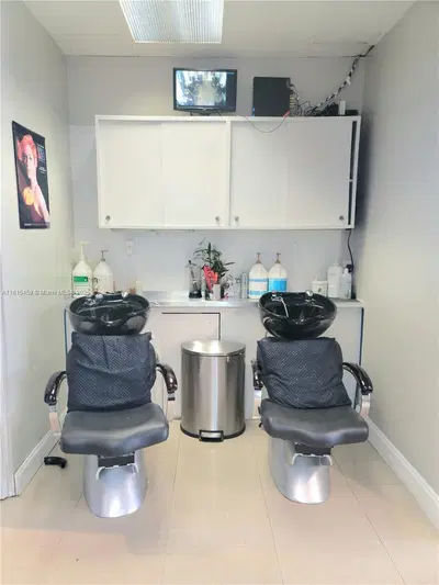 Thriving Hair Salon with Turnkey Operations