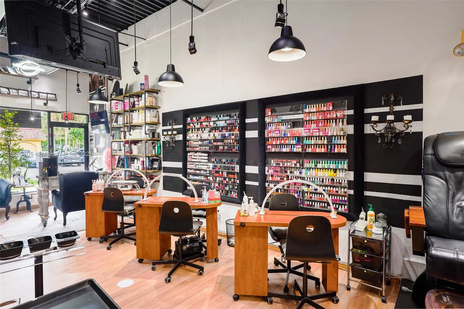 Premier Luxury Hair Salon with a Loyal Client Base