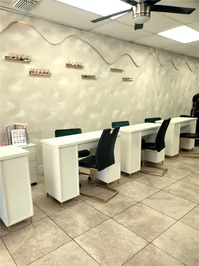 Complete Beauty Salon Assets with Inventory and Lease