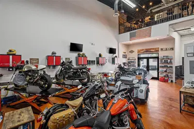 Niche Auto Detailing  Customization Studio with Strong Online Presence