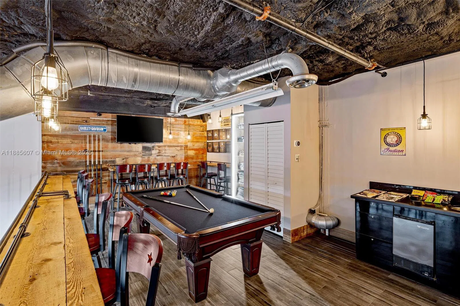 Niche Auto Detailing  Customization Studio with Strong Online Presence