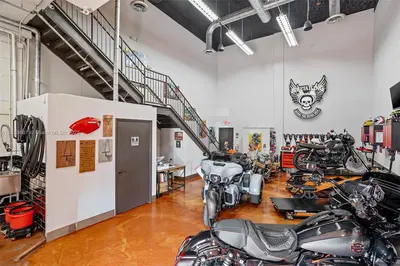 Niche Auto Detailing  Customization Studio with Strong Online Presence