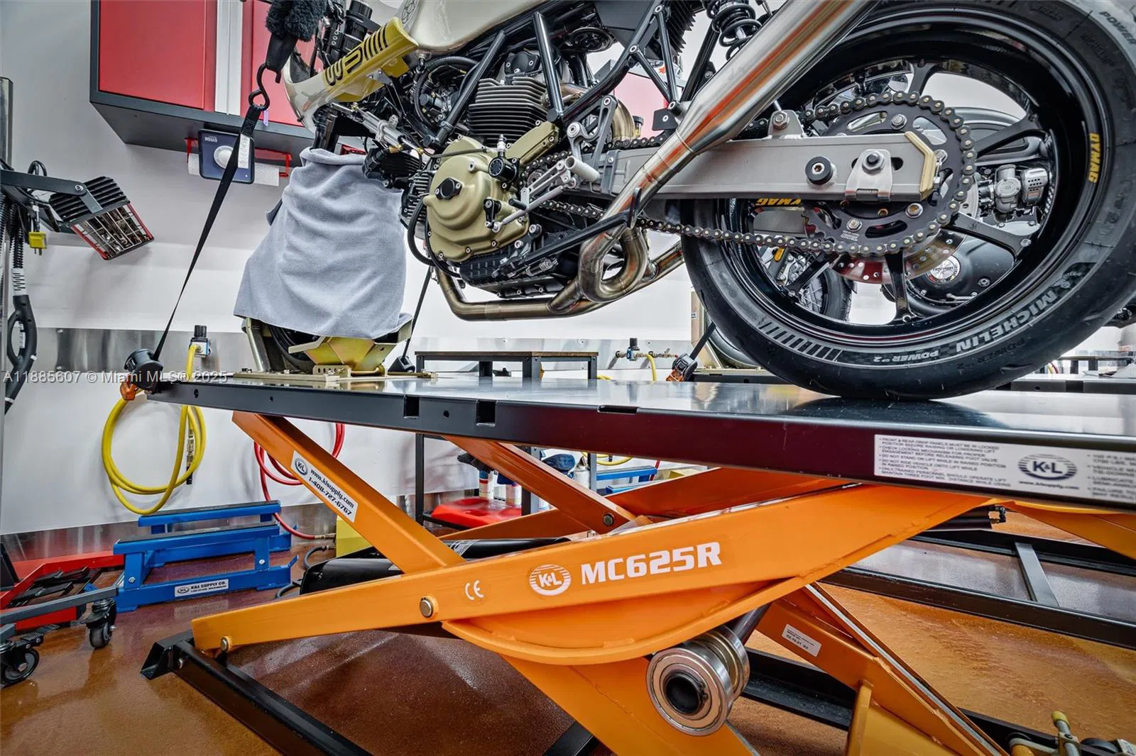 Niche Auto Detailing  Customization Studio with Strong Online Presence