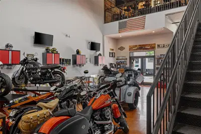 Niche Auto Detailing  Customization Studio with Strong Online Presence