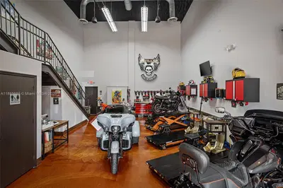 Niche Auto Detailing  Customization Studio with Strong Online Presence