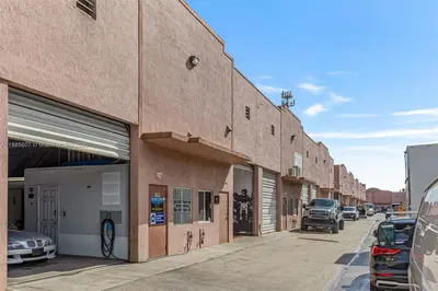 Niche Auto Detailing  Customization Studio with Strong Online Presence