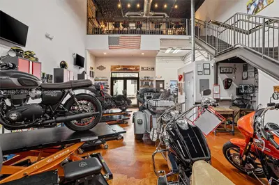 Niche Auto Detailing  Customization Studio with Strong Online Presence