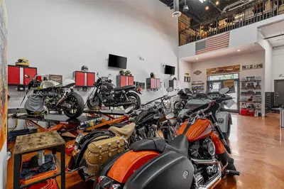 Niche Auto Detailing  Customization Studio with Strong Online Presence