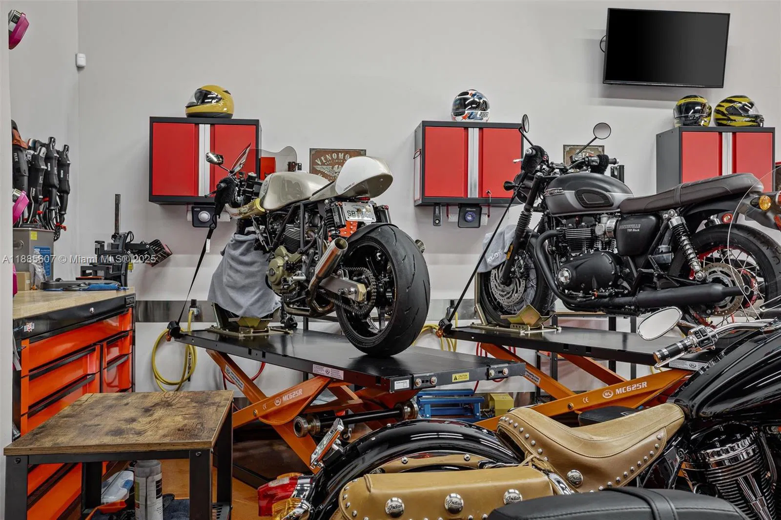 Niche Auto Detailing  Customization Studio with Strong Online Presence