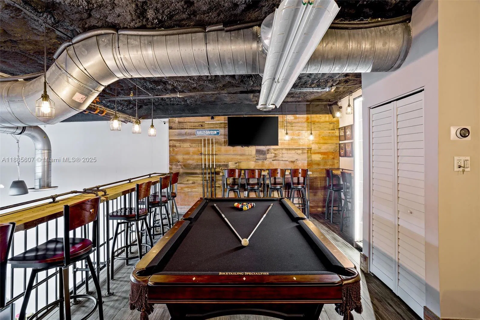 Niche Auto Detailing  Customization Studio with Strong Online Presence