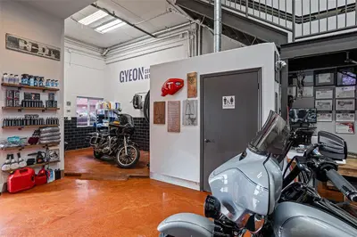 Niche Auto Detailing  Customization Studio with Strong Online Presence