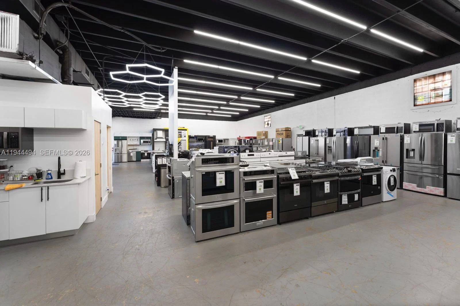 Turnkey Appliance Retailer with Established Supplier Relationships