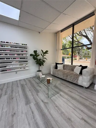 Profitable Nail Salon with Loyal Customer Base