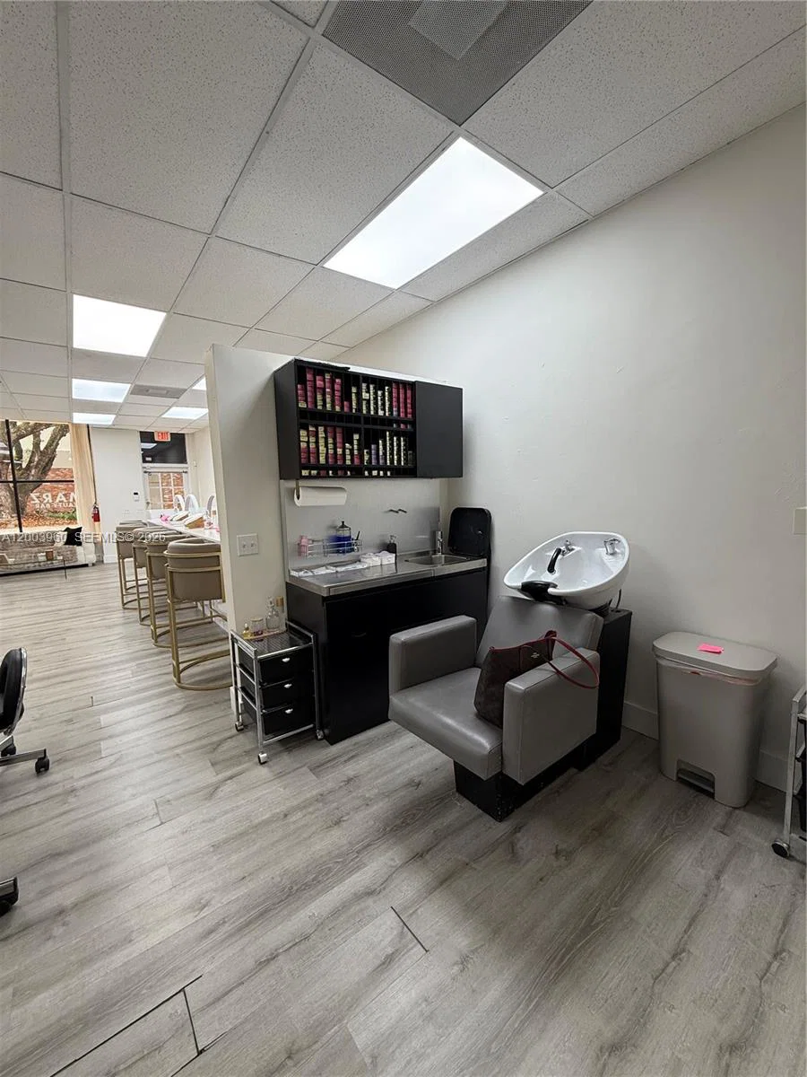 Profitable Nail Salon with Loyal Customer Base