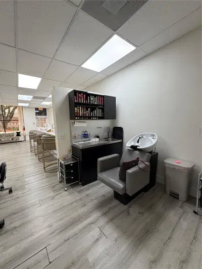 Profitable Nail Salon with Loyal Customer Base