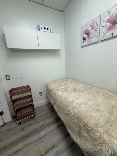 Profitable Nail Salon with Loyal Customer Base