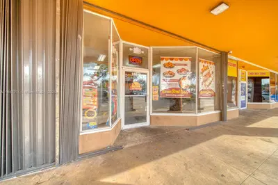 Turnkey Restaurant with Prime Plaza Location