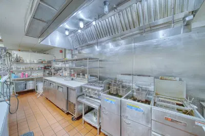 Turnkey Restaurant with Prime Plaza Location