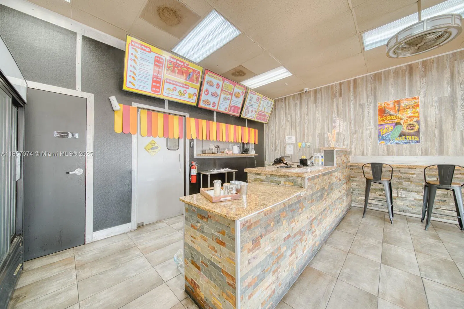 Turnkey Restaurant with Prime Plaza Location