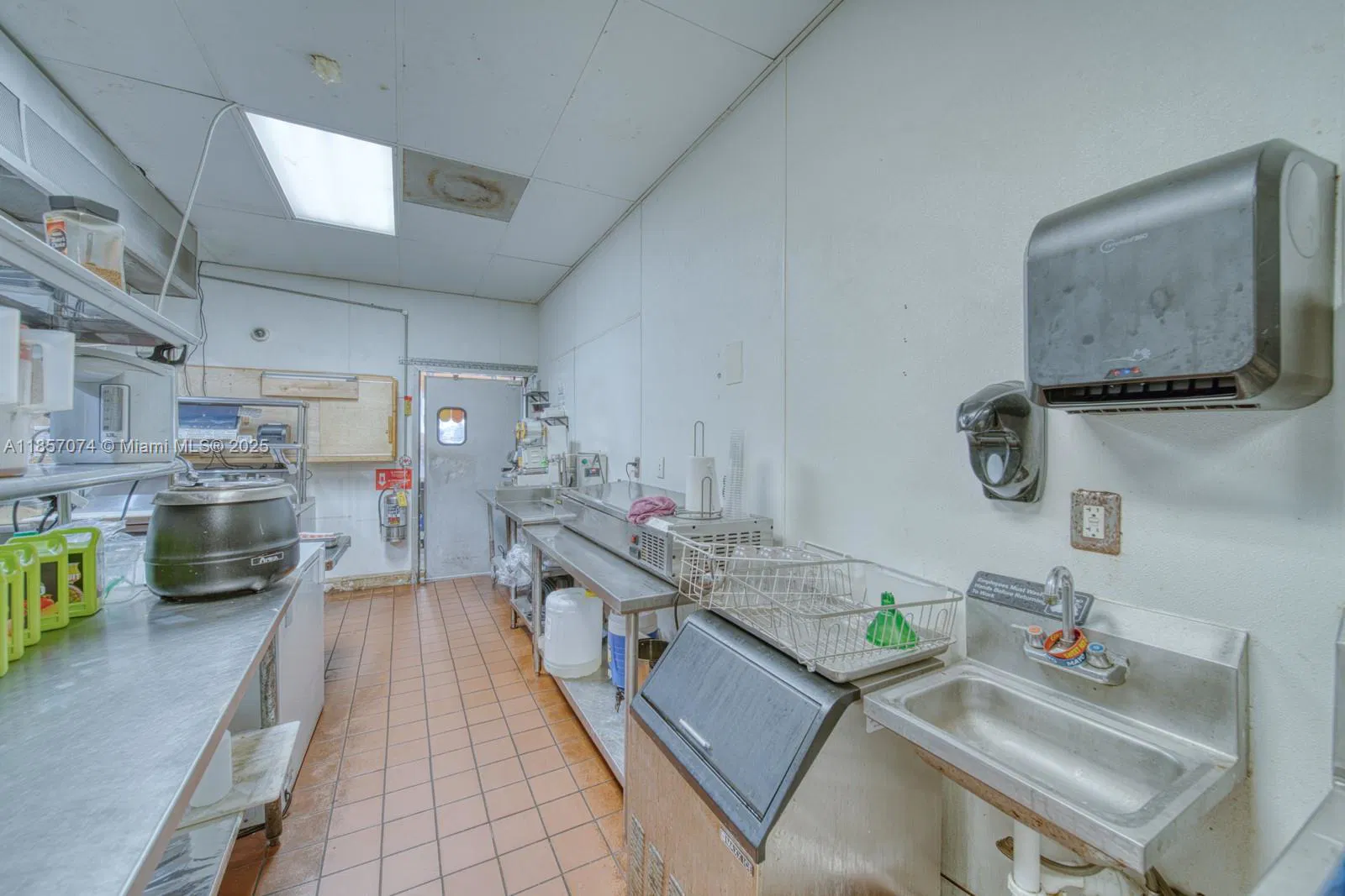 Turnkey Restaurant with Prime Plaza Location