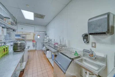 Turnkey Restaurant with Prime Plaza Location