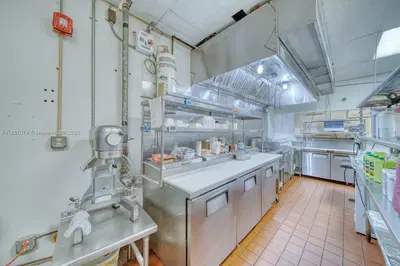 Turnkey Restaurant with Prime Plaza Location