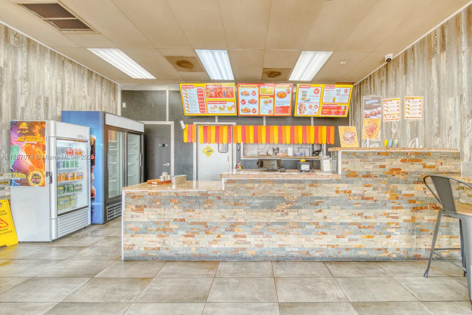 Turnkey Restaurant with Prime Plaza Location