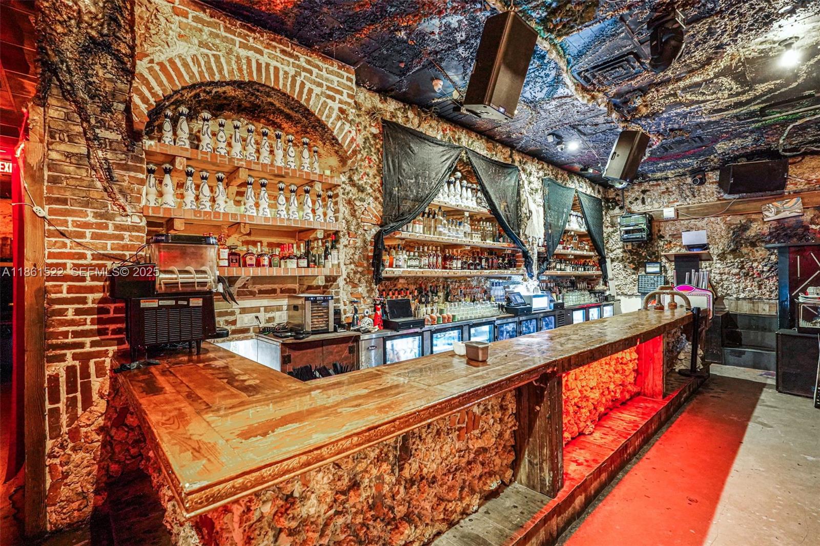 Premier Nightlife Venue with Iconic Brand Recognition