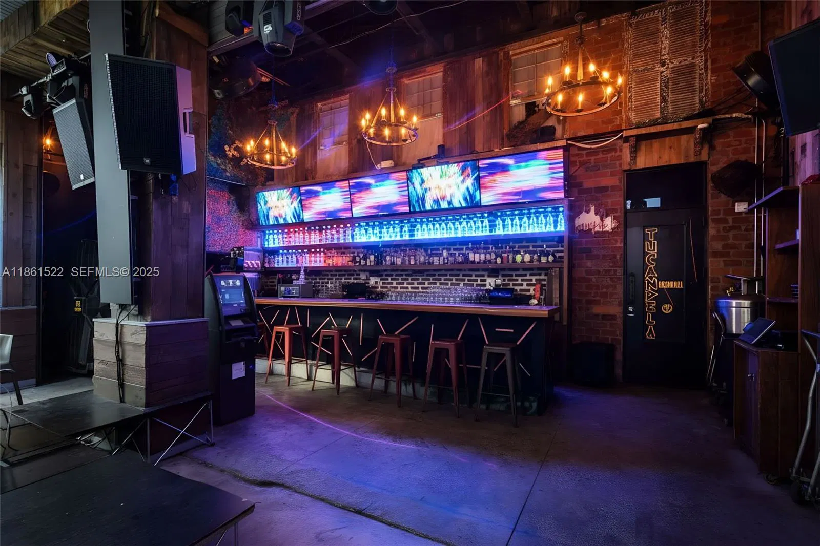 Premier Nightlife Venue with Iconic Brand Recognition