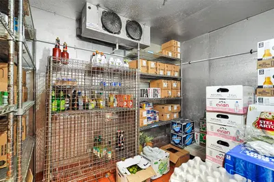 Premier Nightlife Venue with Iconic Brand Recognition