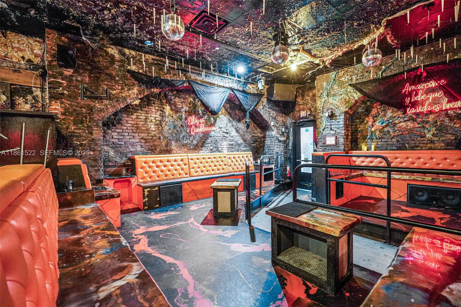 Premier Nightlife Venue with Iconic Brand Recognition