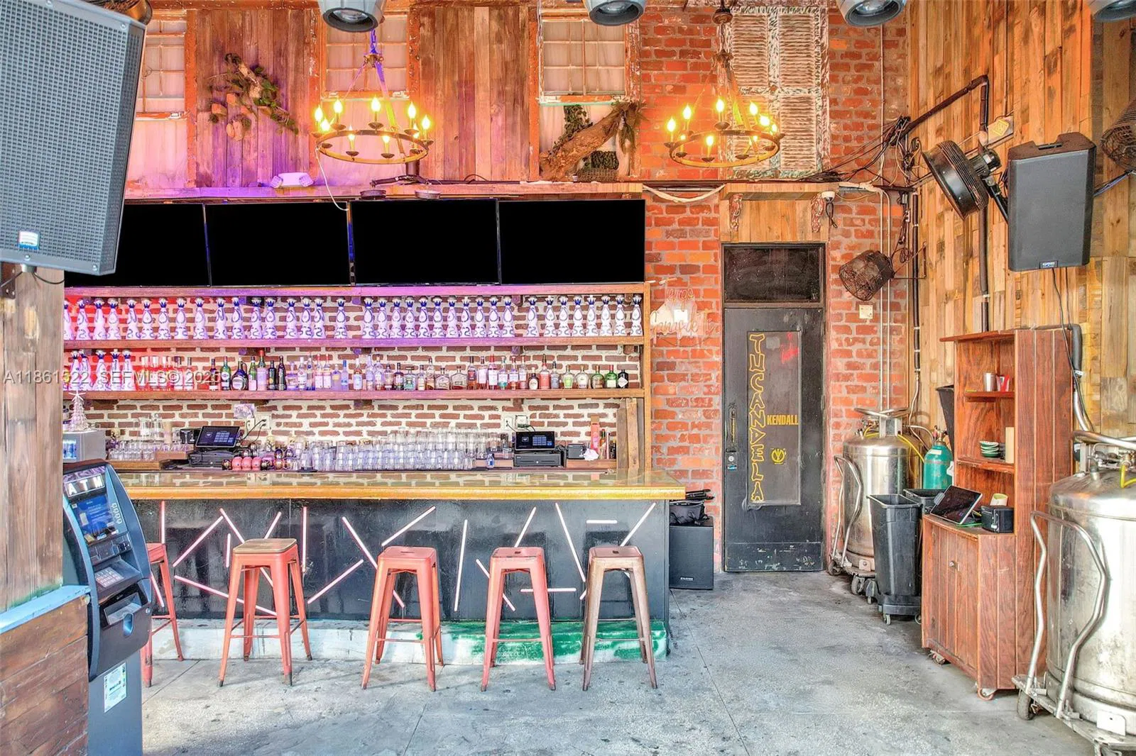 Premier Nightlife Venue with Iconic Brand Recognition