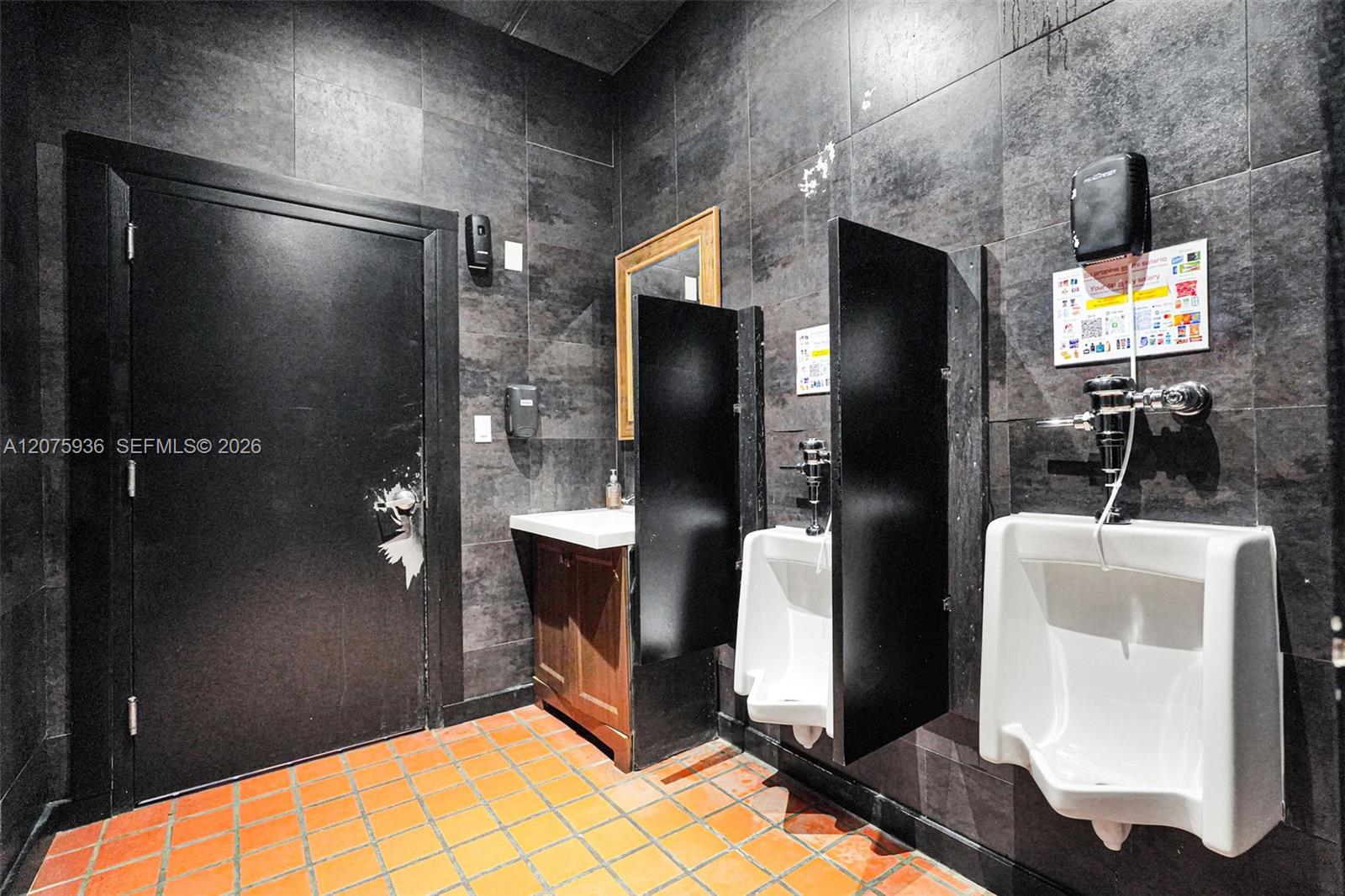 Established Nightlife Bar with Strong Brand Recognition