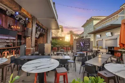 Established Nightlife Bar with Strong Brand Recognition
