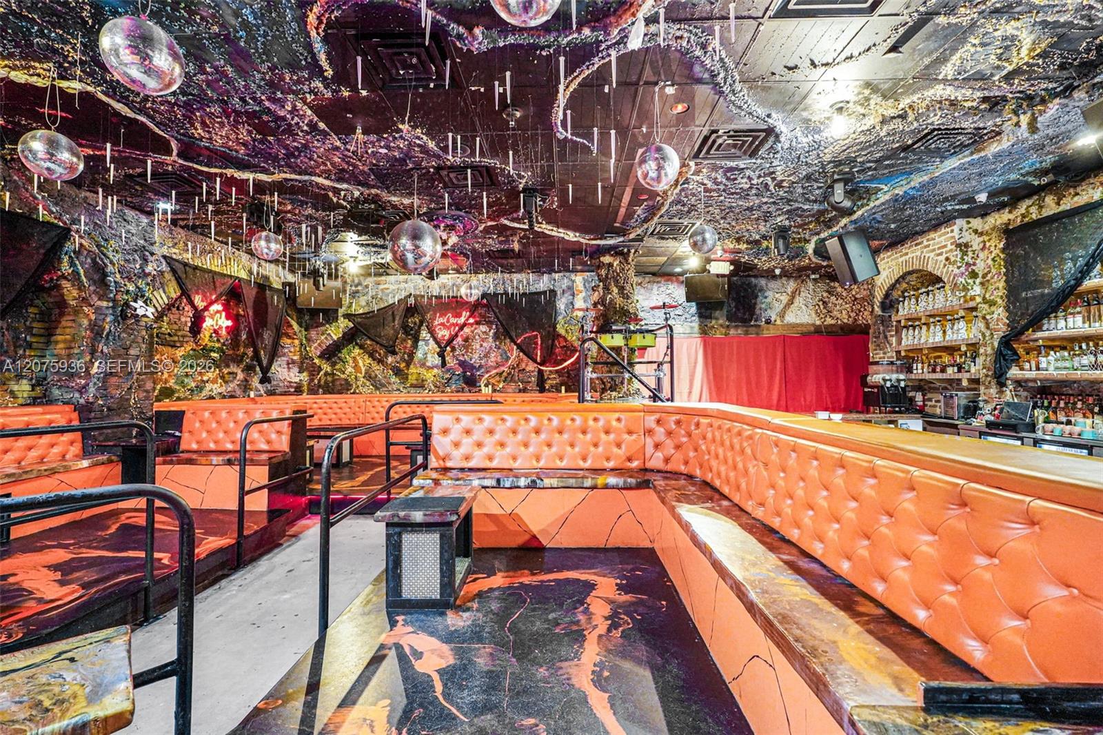 Established Nightlife Bar with Strong Brand Recognition