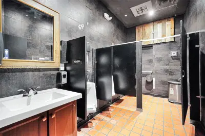 Established Nightlife Bar with Strong Brand Recognition