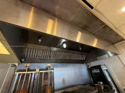 Prime Miami Beach Restaurant with High Foot Traffic Location