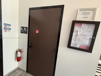 Prime Miami Beach Restaurant with High Foot Traffic Location