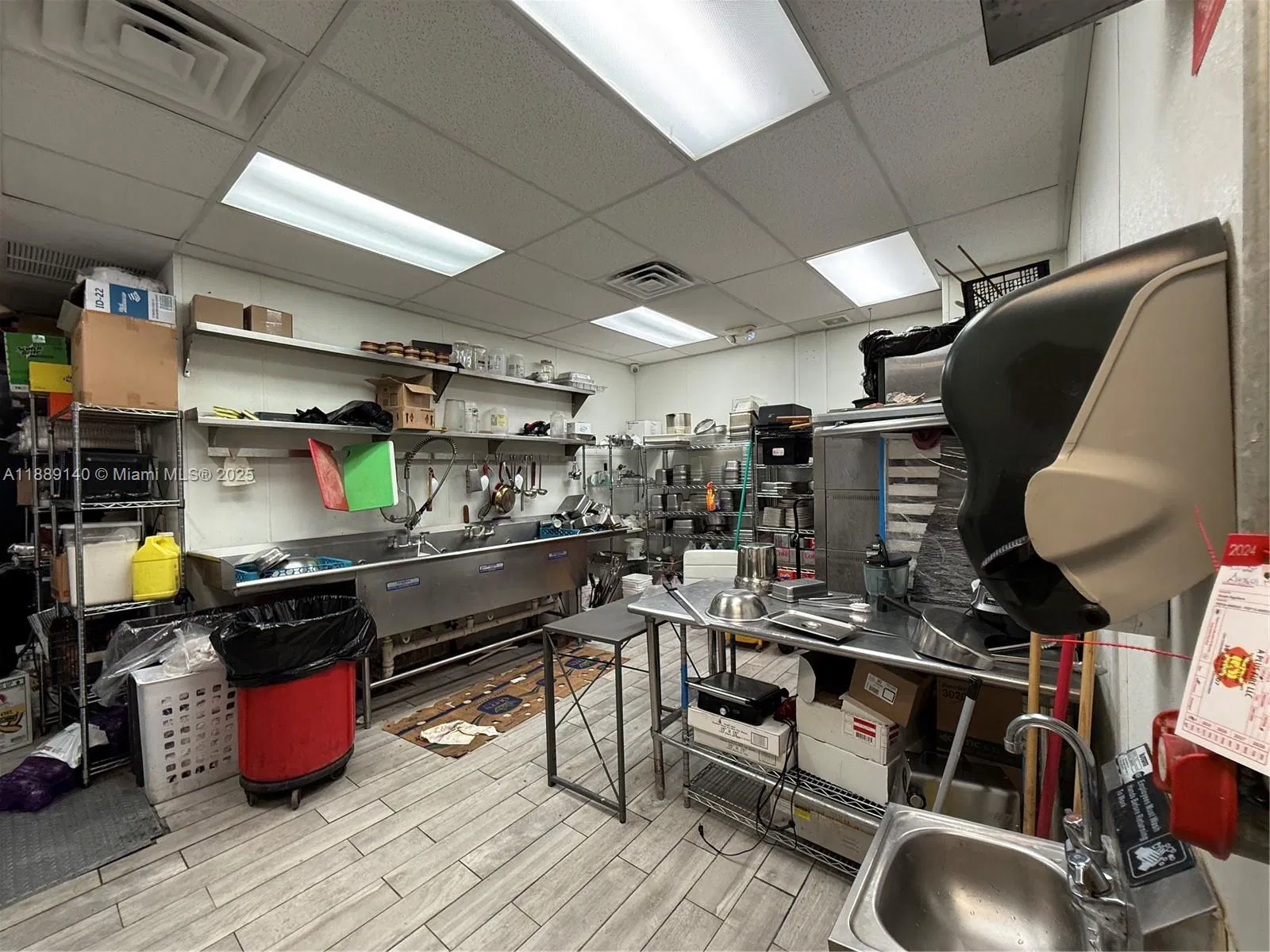 Prime Miami Beach Restaurant with High Foot Traffic Location